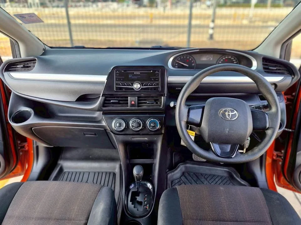 2017 Toyota Sienta II 3