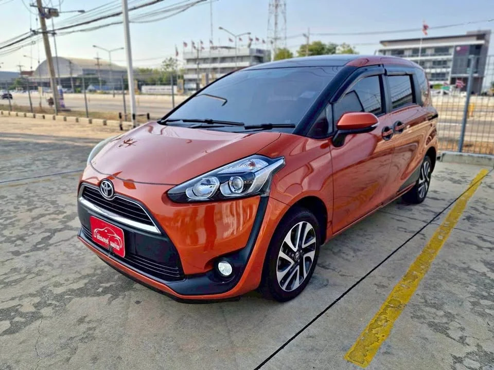 2017 Toyota Sienta II 2