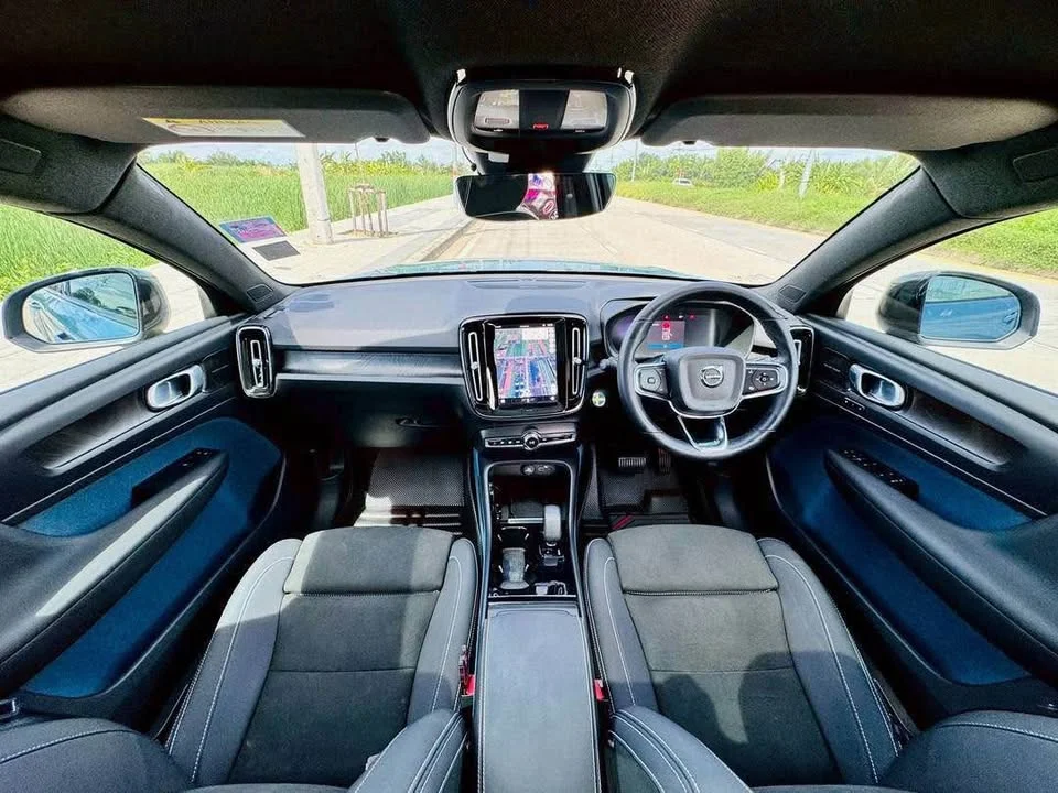 2022 Volvo XC40 3