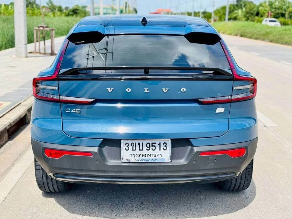 2022 Volvo XC40 2