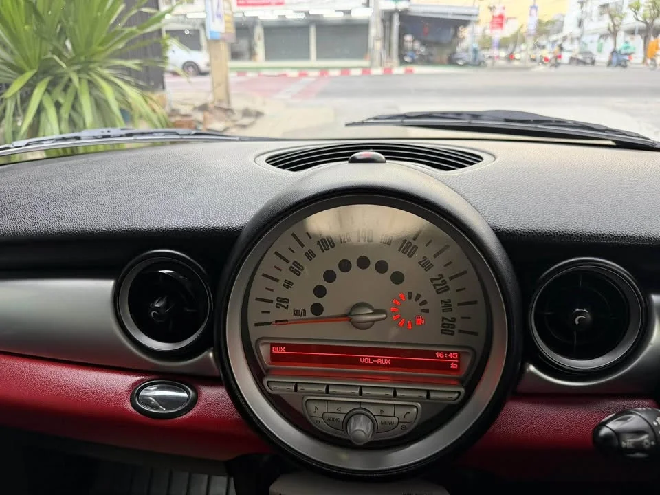 2010 Mini Hatch II 2