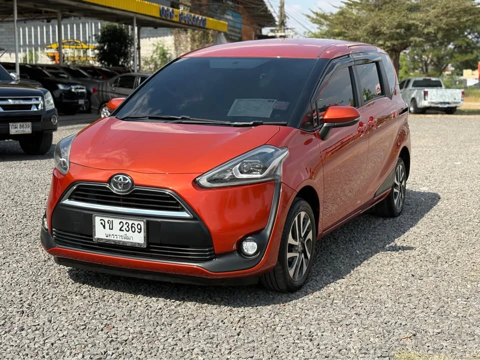 2016 Toyota Sienta II 3