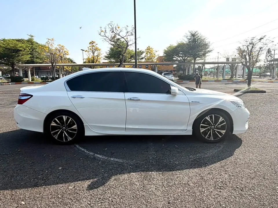 2016 Honda Accord IX 3