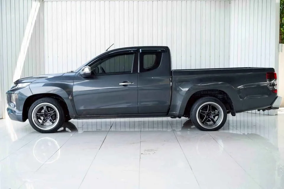 2022 Mitsubishi Triton V 3