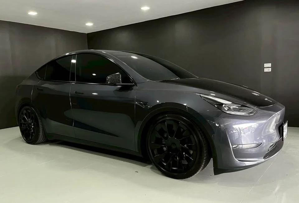 2023 Tesla Model Y 2