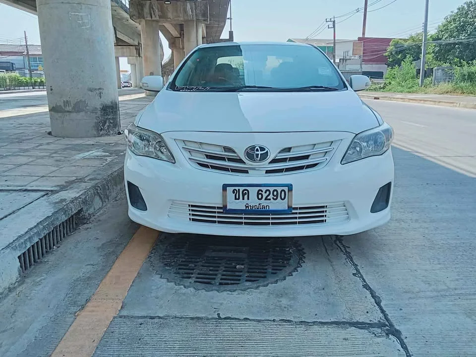 2013 Toyota Corolla Altis X (E140) 2