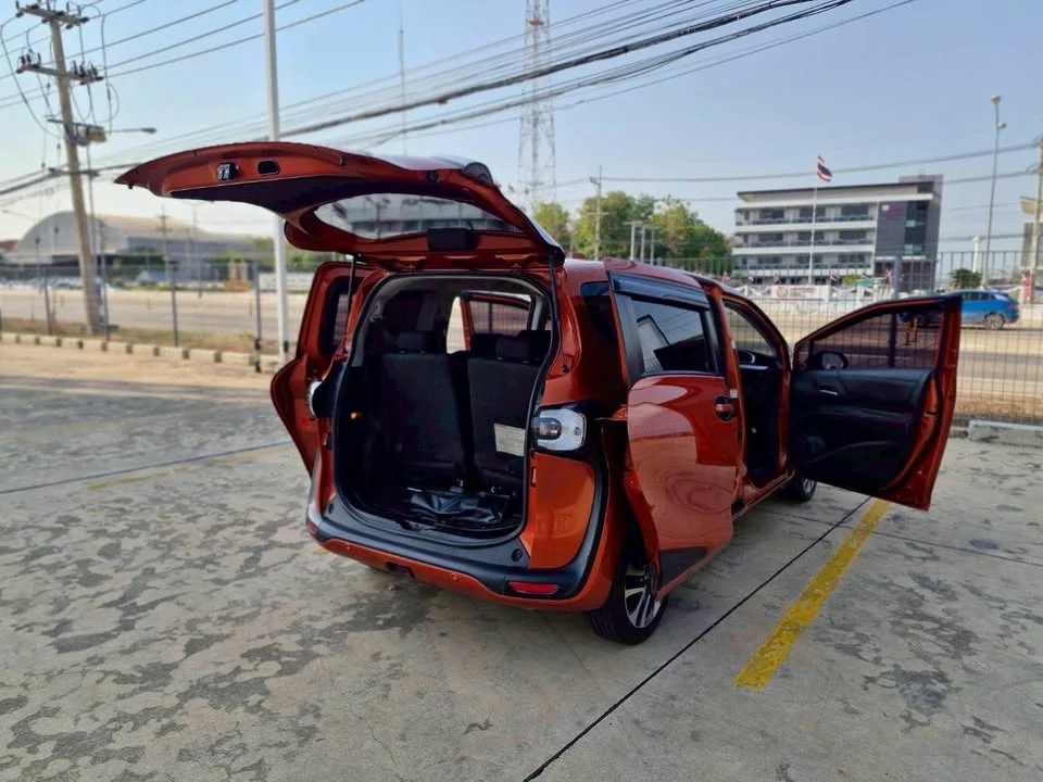 2017 Toyota Sienta II 2