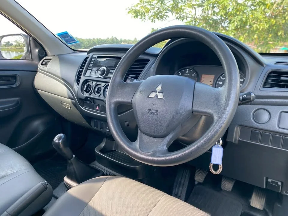 2022 Mitsubishi Triton V 2