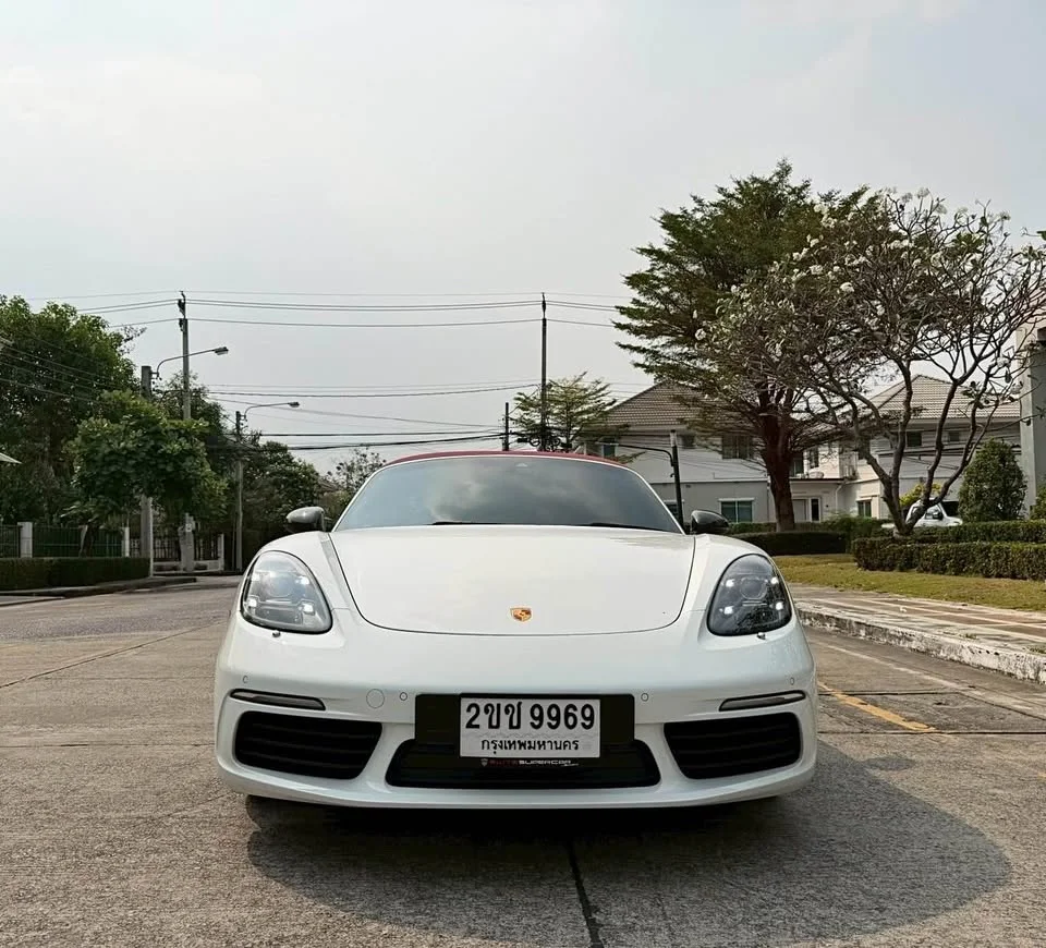 2017 Porsche 718 Boxster and Cayman IV 2