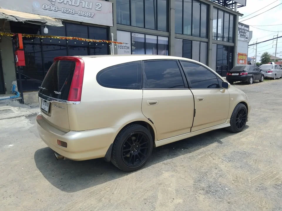 2004 Honda Stream I 3