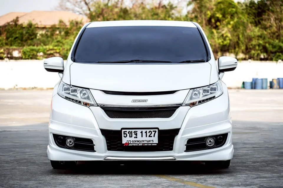 2015 Honda Odyssey V 3