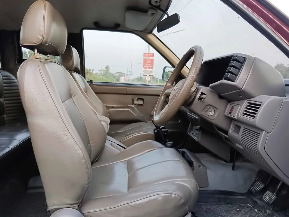 1995 Isuzu TFR III 2