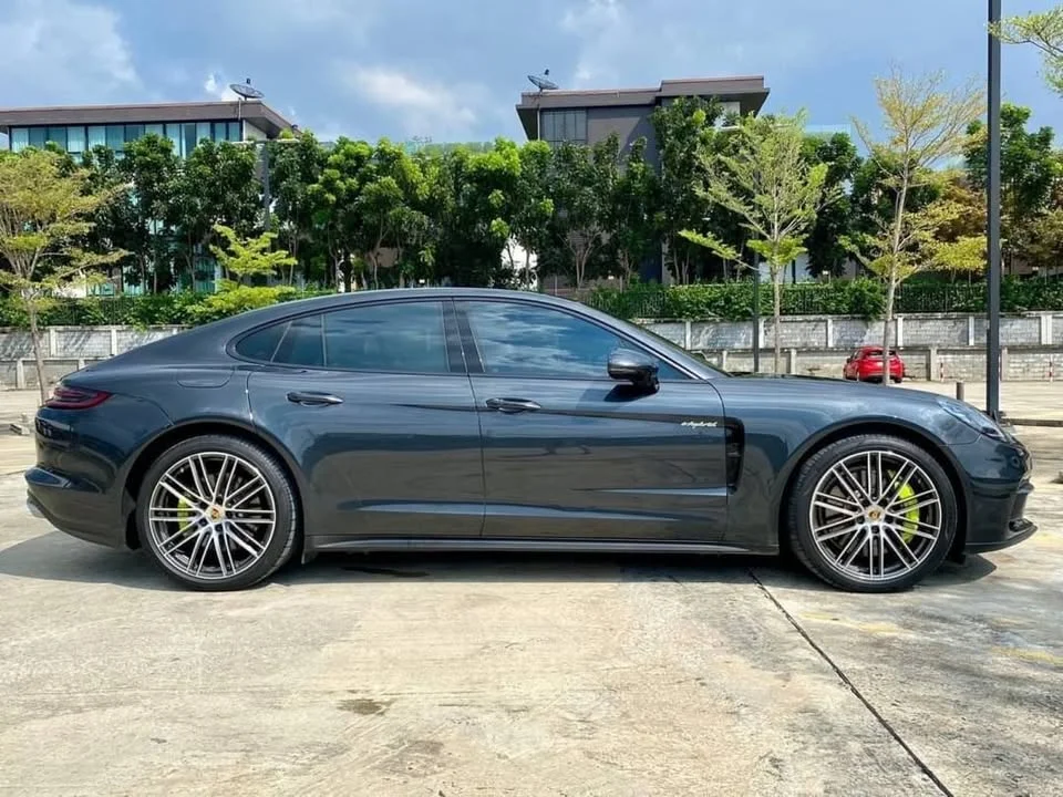 2018 Porsche Panamera II 3