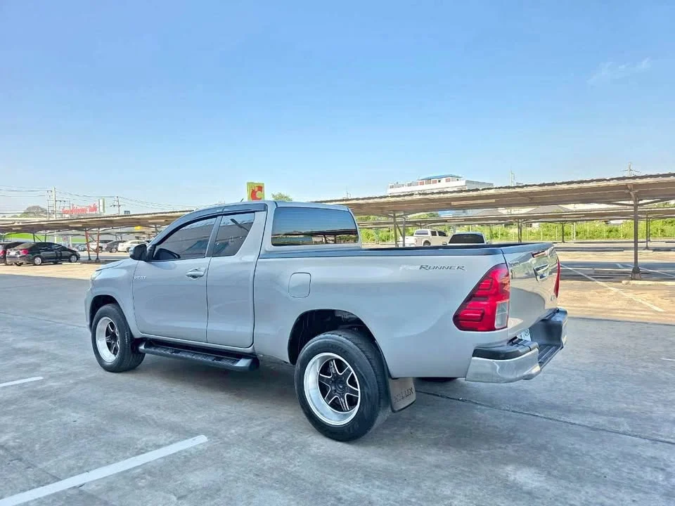 2018 Toyota Hilux VIII 2