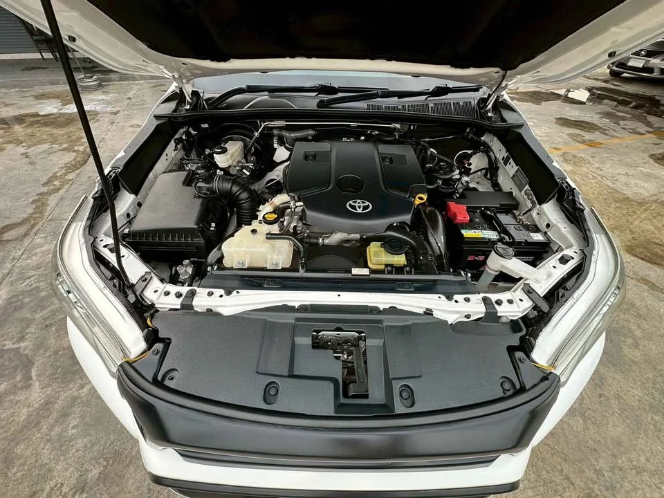 2016 Toyota Hilux VIII 2