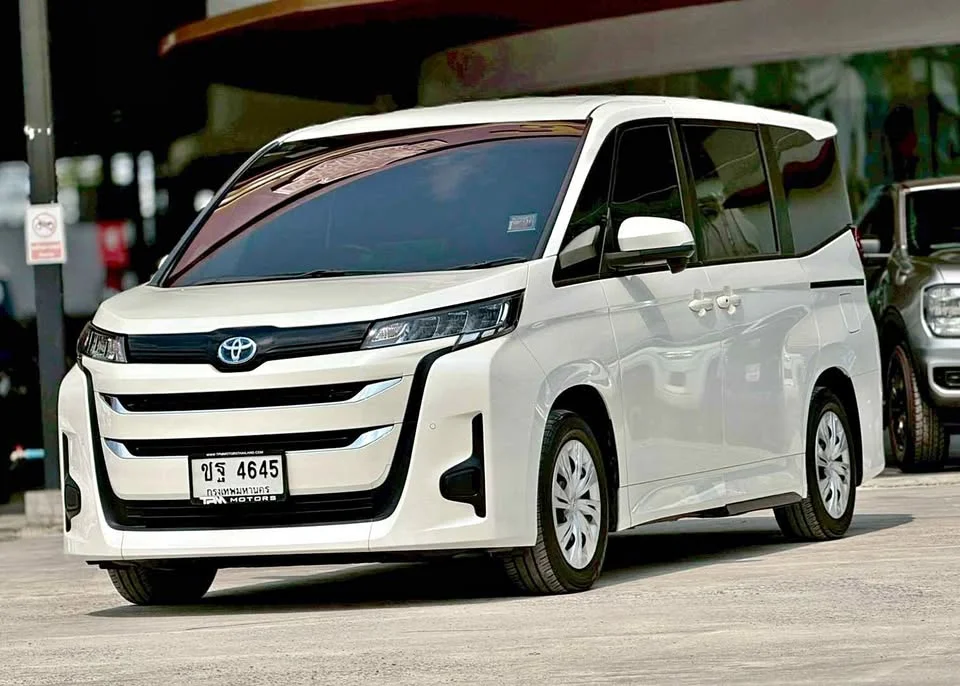 2024 Toyota Voxy IV 2