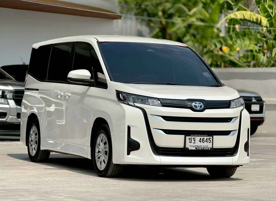 2024 Toyota Voxy IV 3