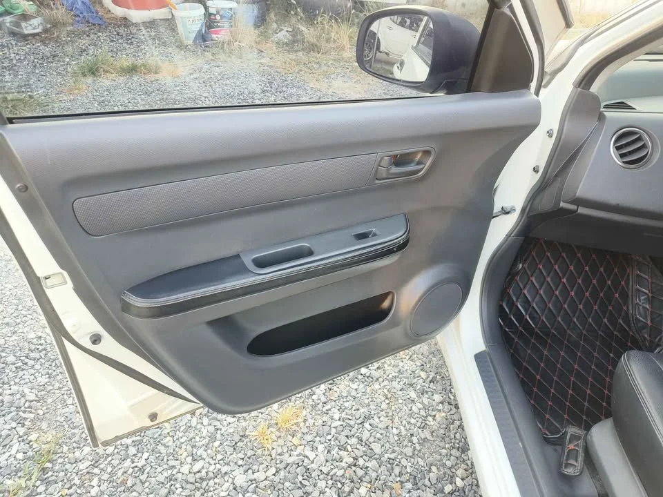 2011 Suzuki Swift I 3
