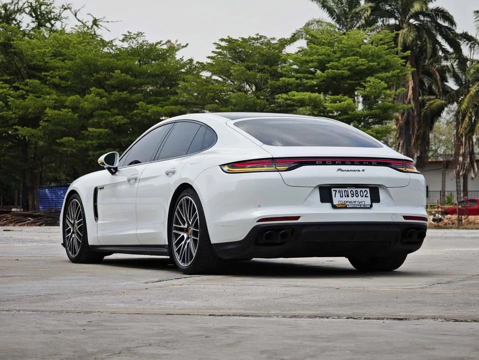 2022 Porsche Panamera II 2