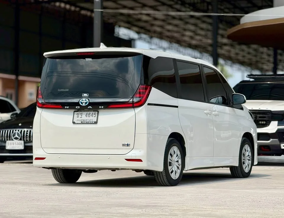 2024 Toyota Voxy IV 2