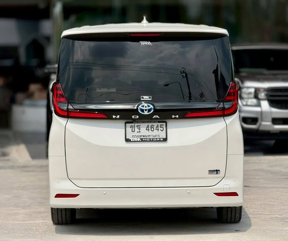 2024 Toyota Voxy IV 3