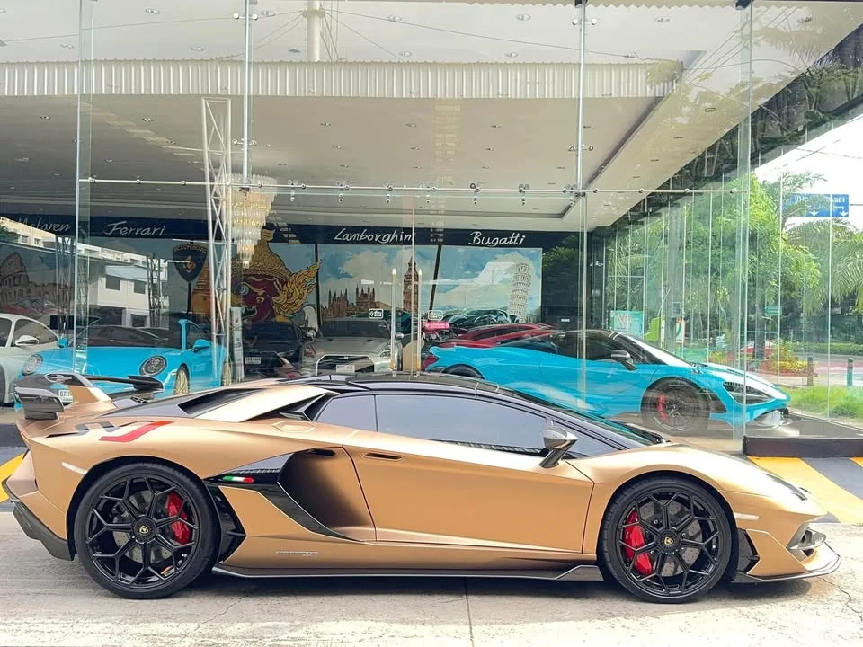 2021 Lamborghini Aventador 2
