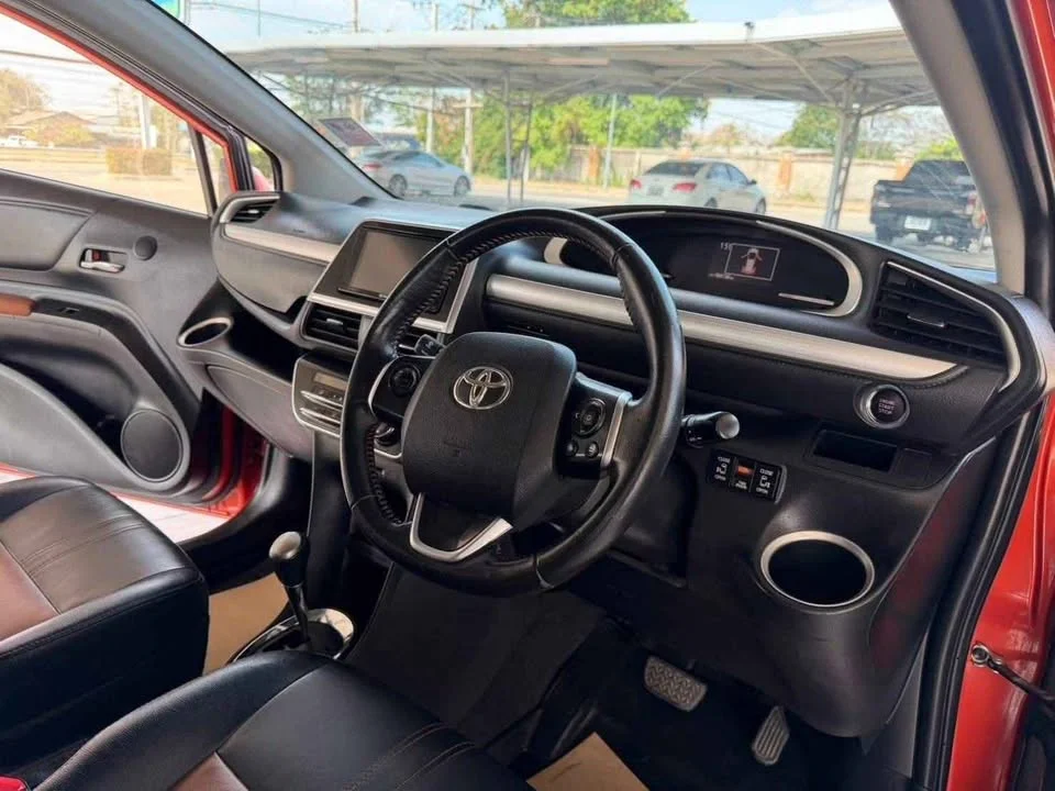 2018 Toyota Sienta II 2