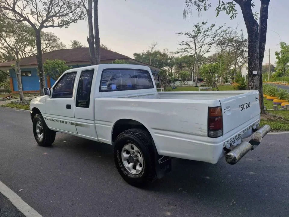 1996 Isuzu TFR III 2