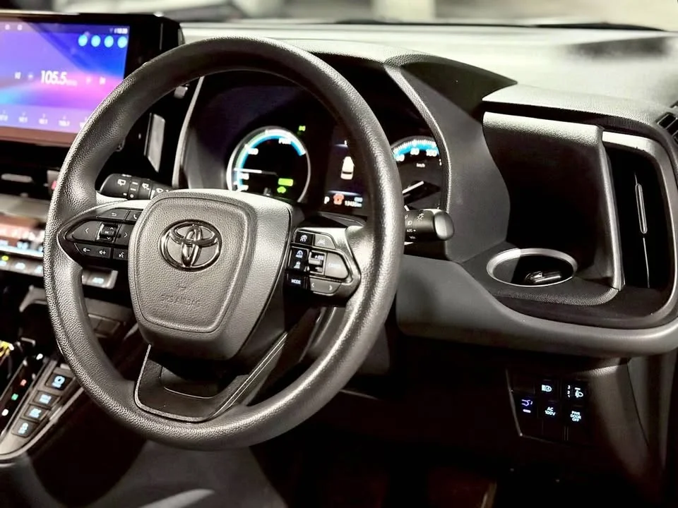 2024 Toyota Voxy IV 3