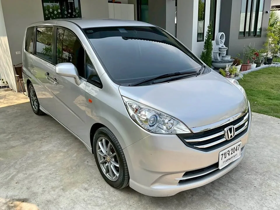 2009 Honda Stepwgn III 2