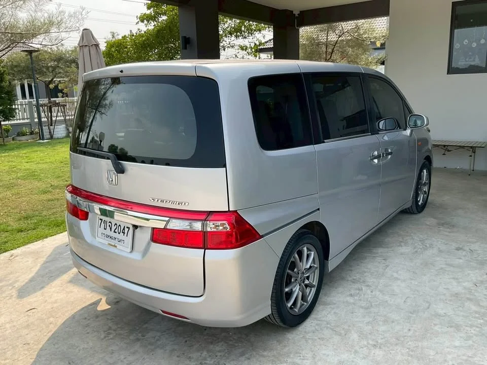 2009 Honda Stepwgn III 2