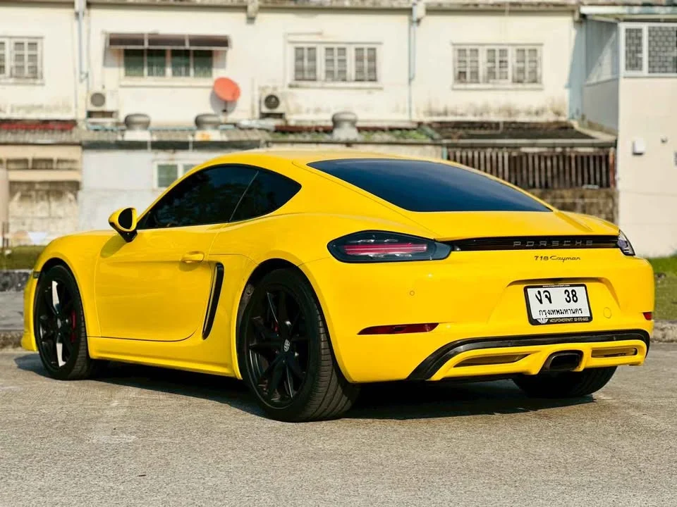 2017 Porsche 718 Boxster and Cayman IV 3