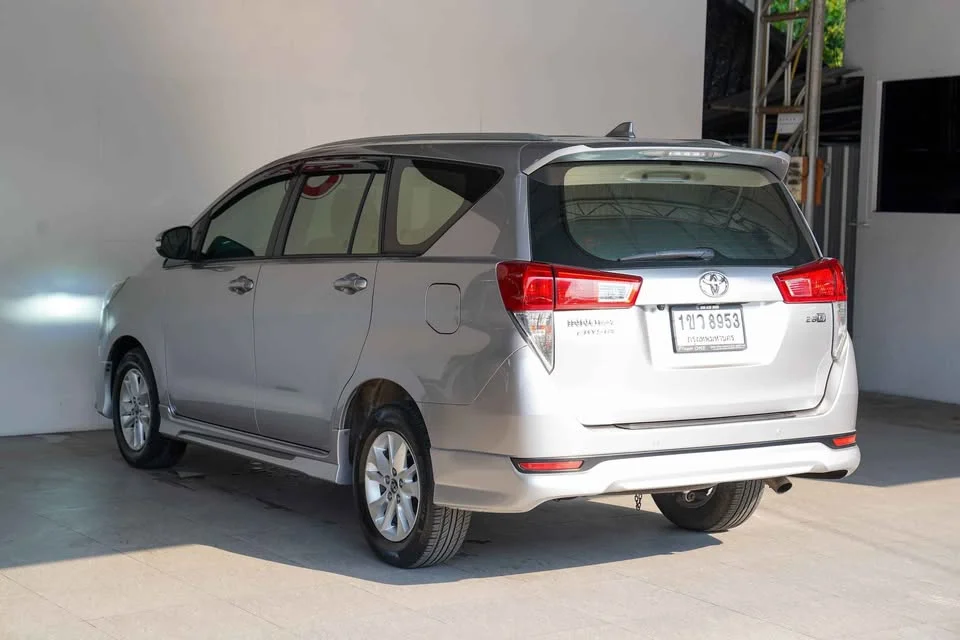2017 Toyota Innova II 2