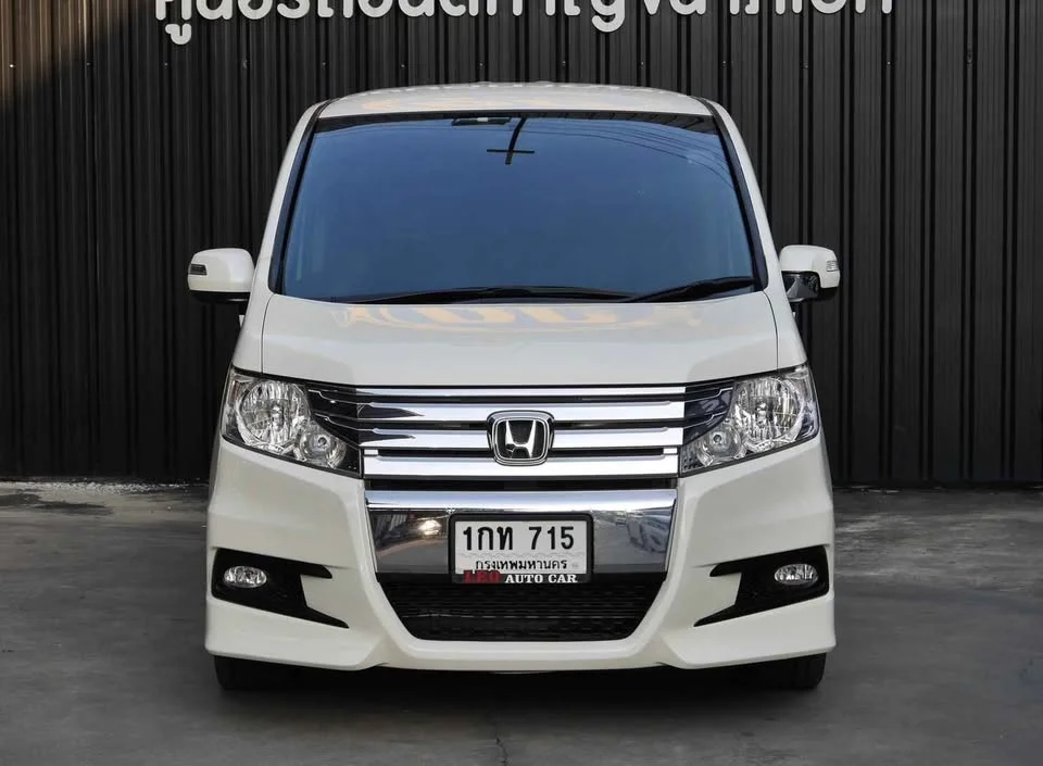 2013 Honda Stepwgn IV 3