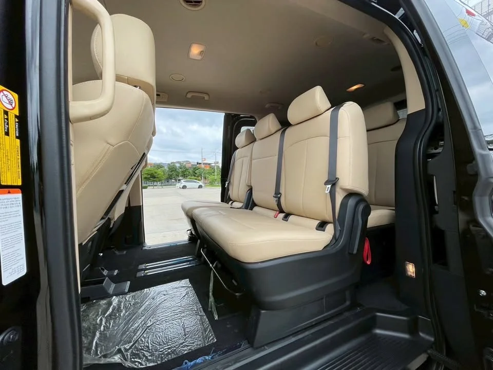 2023 Hyundai Staria US4 3