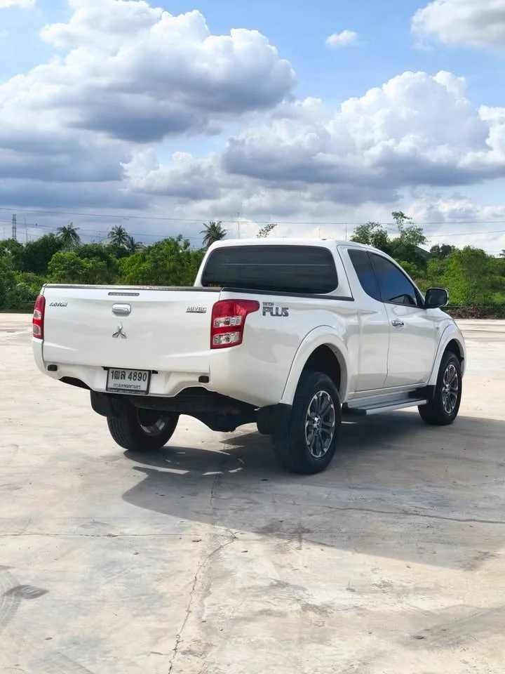 2015 Mitsubishi Triton V 3