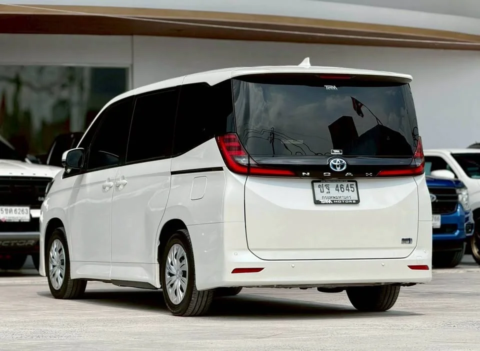 2024 Toyota Voxy IV 3