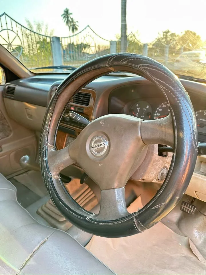 2004 Nissan Frontier I 2