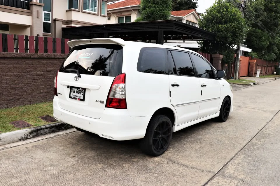 2012 Toyota Innova I 2