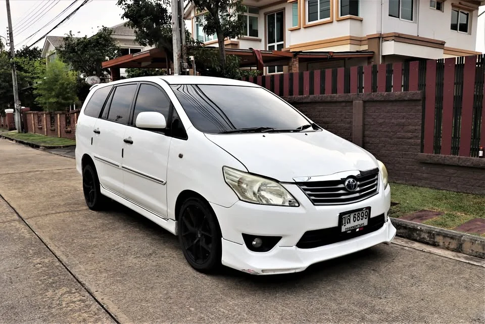 2012 Toyota Innova I 3