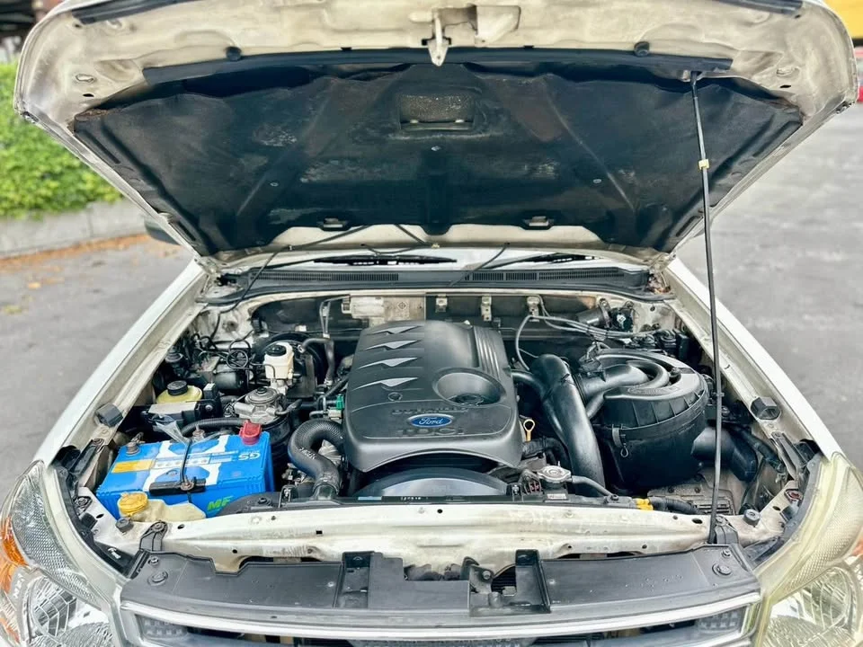 2012 Ford Everest I 3