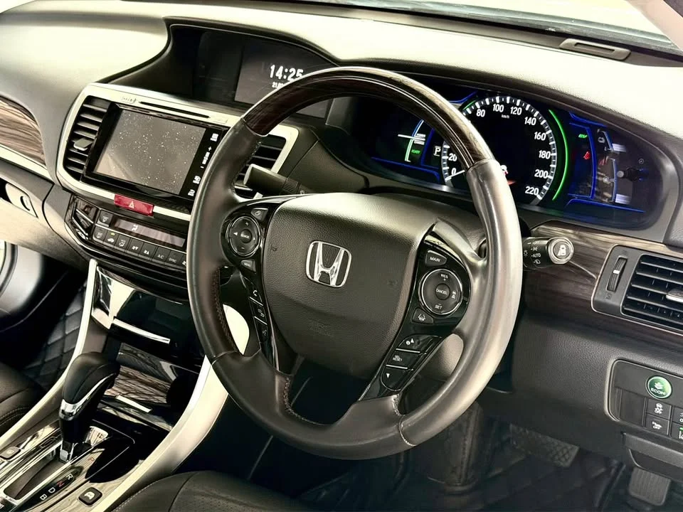 2017 Honda Accord IX 3