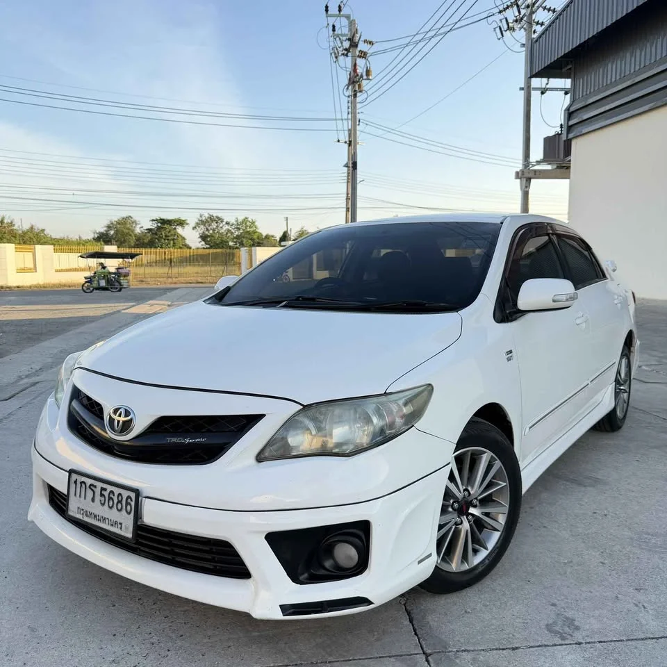 2013 Toyota Corolla Altis X (E140) 3