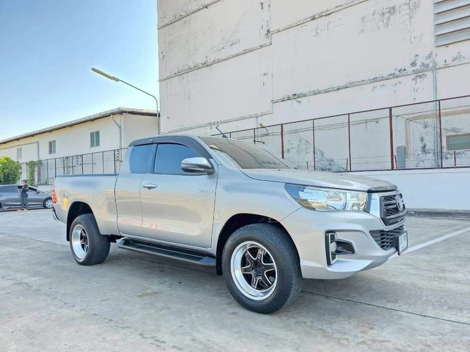 2018 Toyota Hilux VIII 3