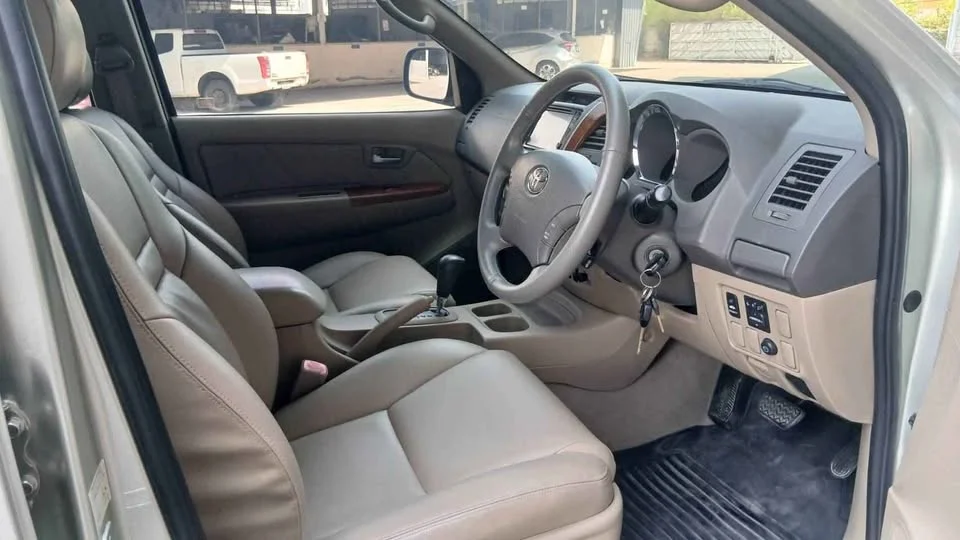 2010 Toyota Fortuner I 3