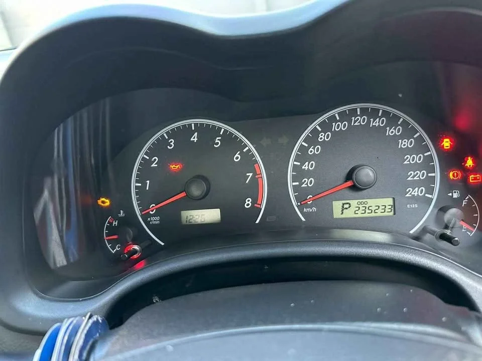2013 Toyota Corolla Altis X (E140) 3