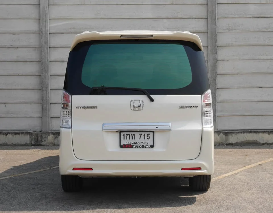 2013 Honda Stepwgn IV 2