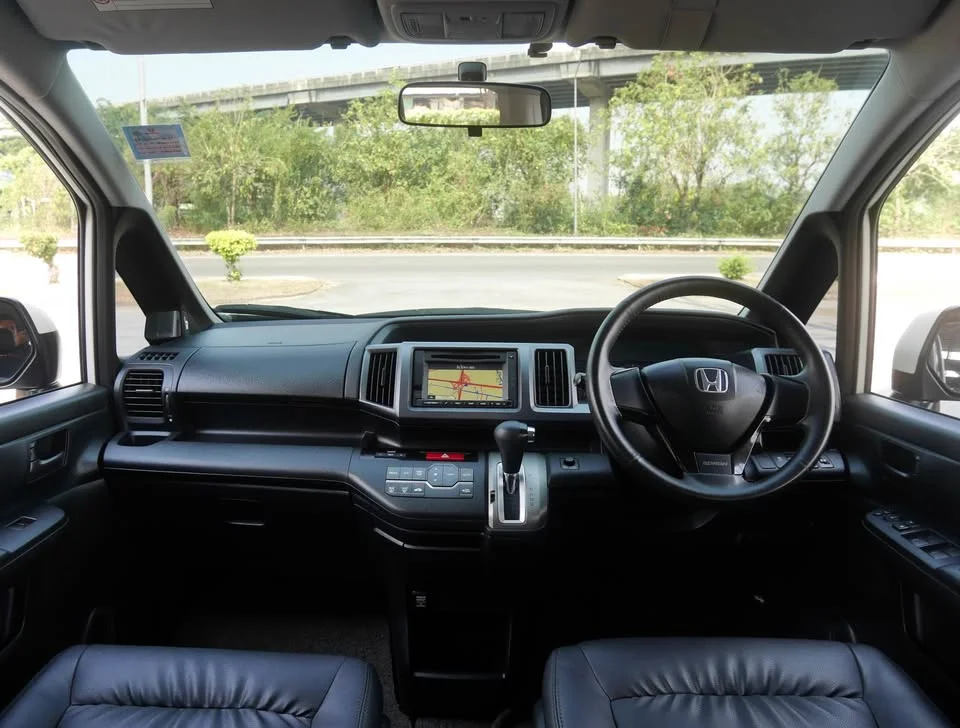 2013 Honda Stepwgn IV 3