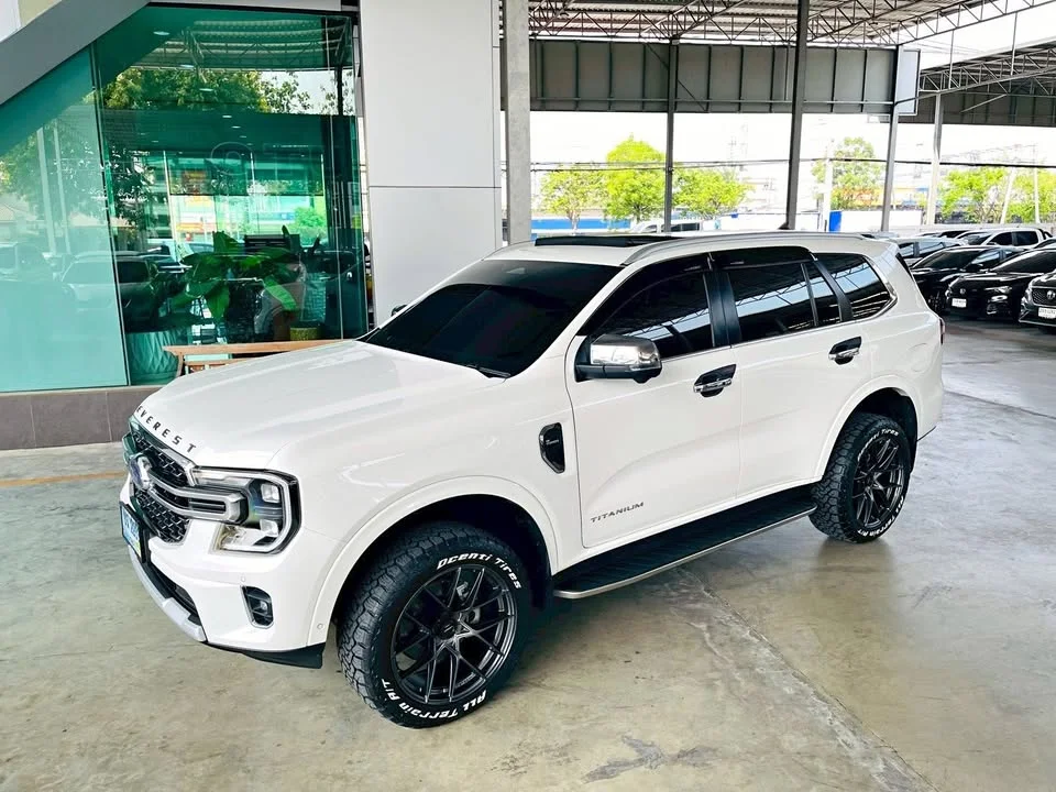 2023 Ford Everest III 2