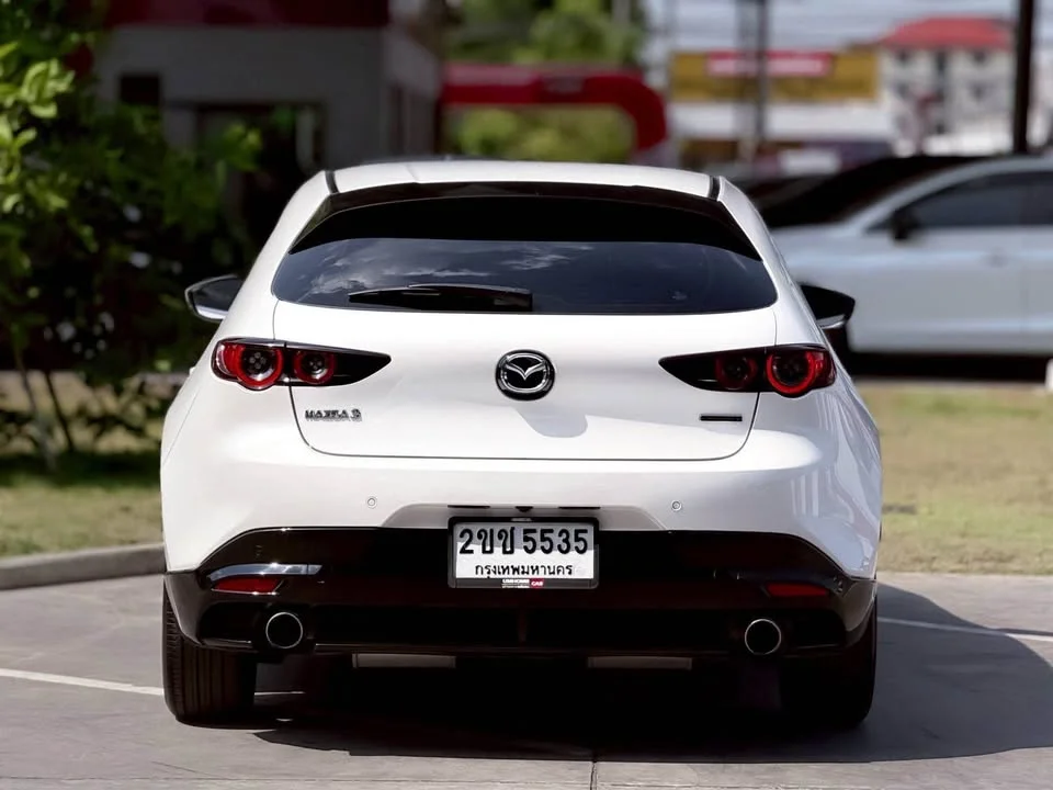 2021 Mazda 3 IV 3